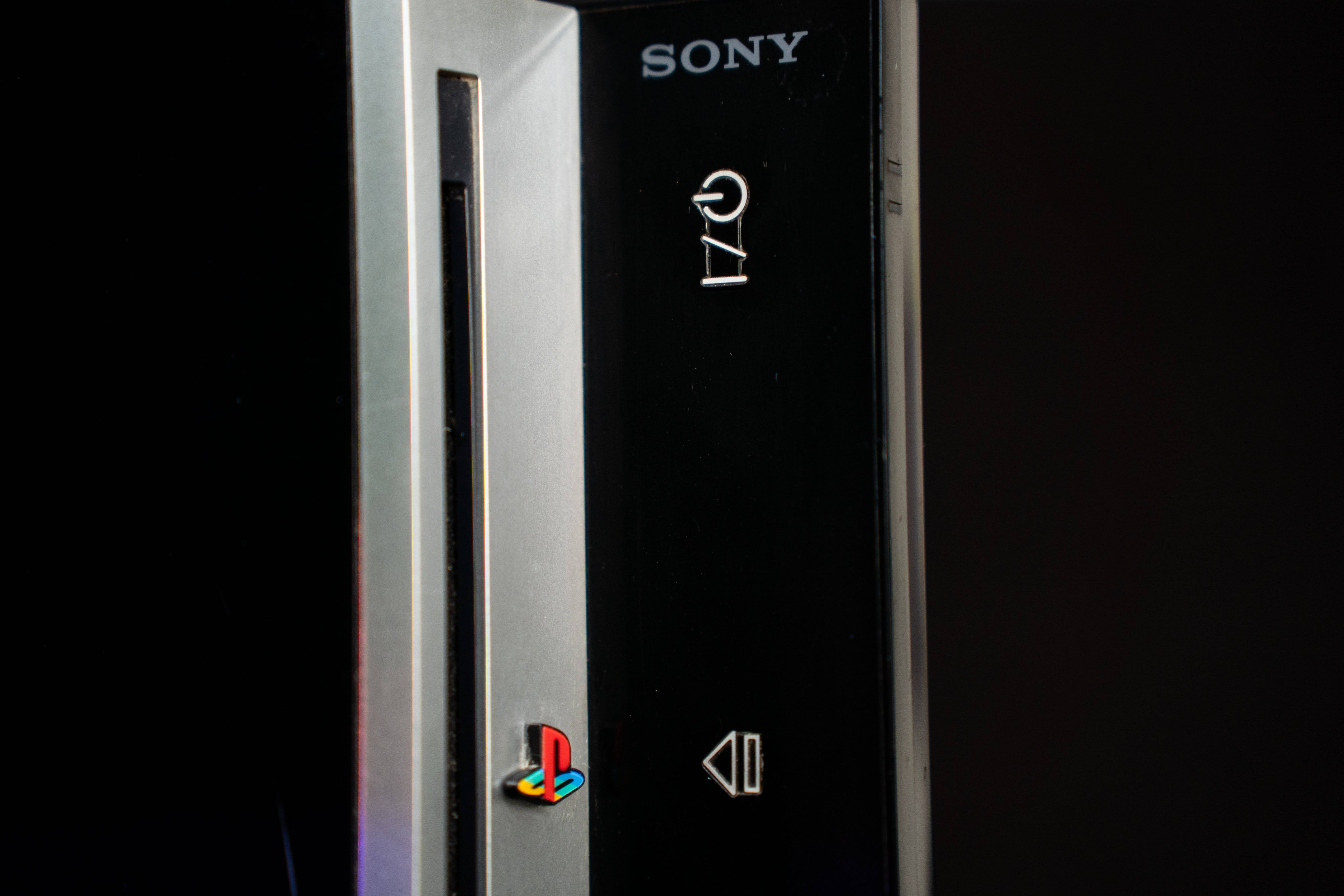 PSN Hack 2011: PlayStation Users Demand Sony Explain Weekend Outage
